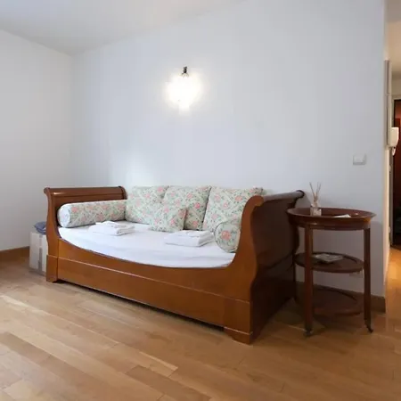 Apartment In The Center Of Capucines *